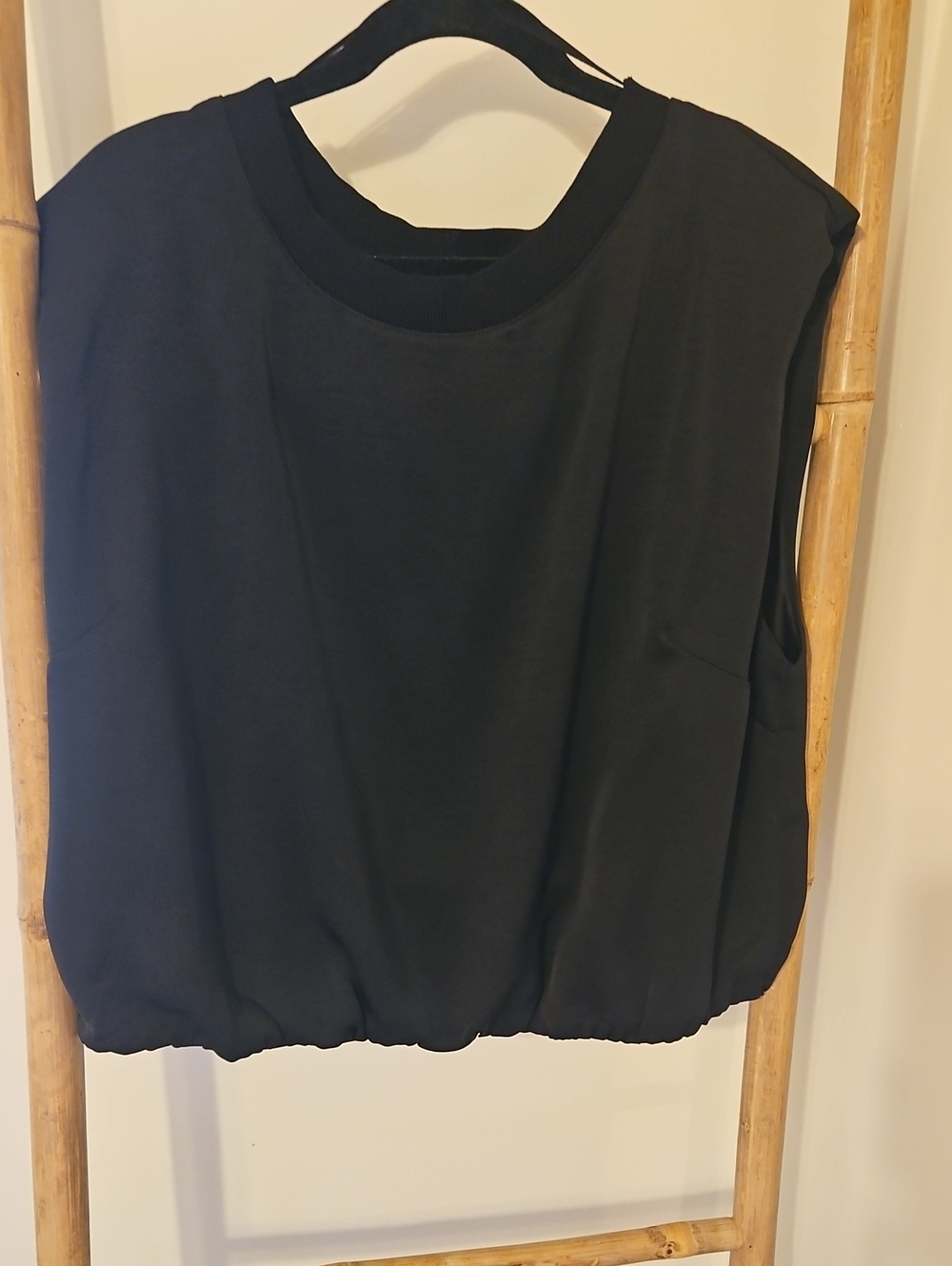 Skies Are Blue Black Sleeveless Elastic-Hem Tank